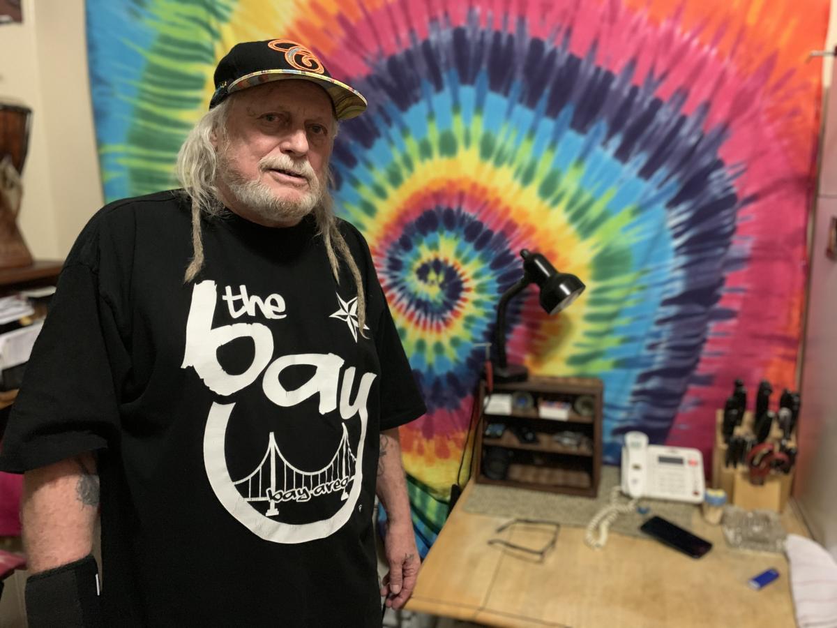 Grateful Dead Fan Gets a Helping Hand